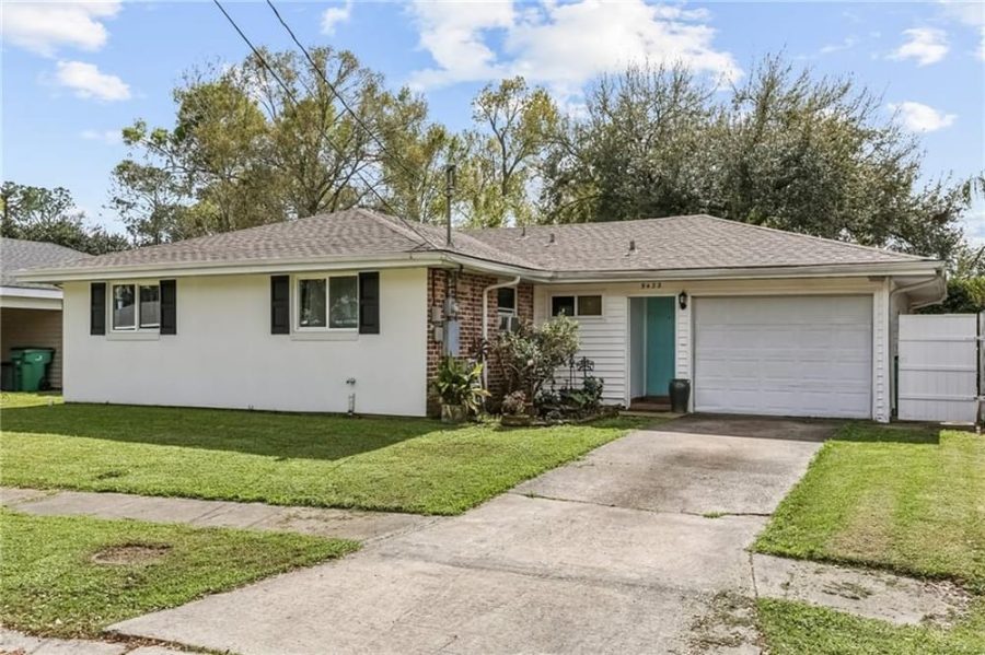 9432 Mark Lane, River Ridge, LA — classic 4-bedroom home